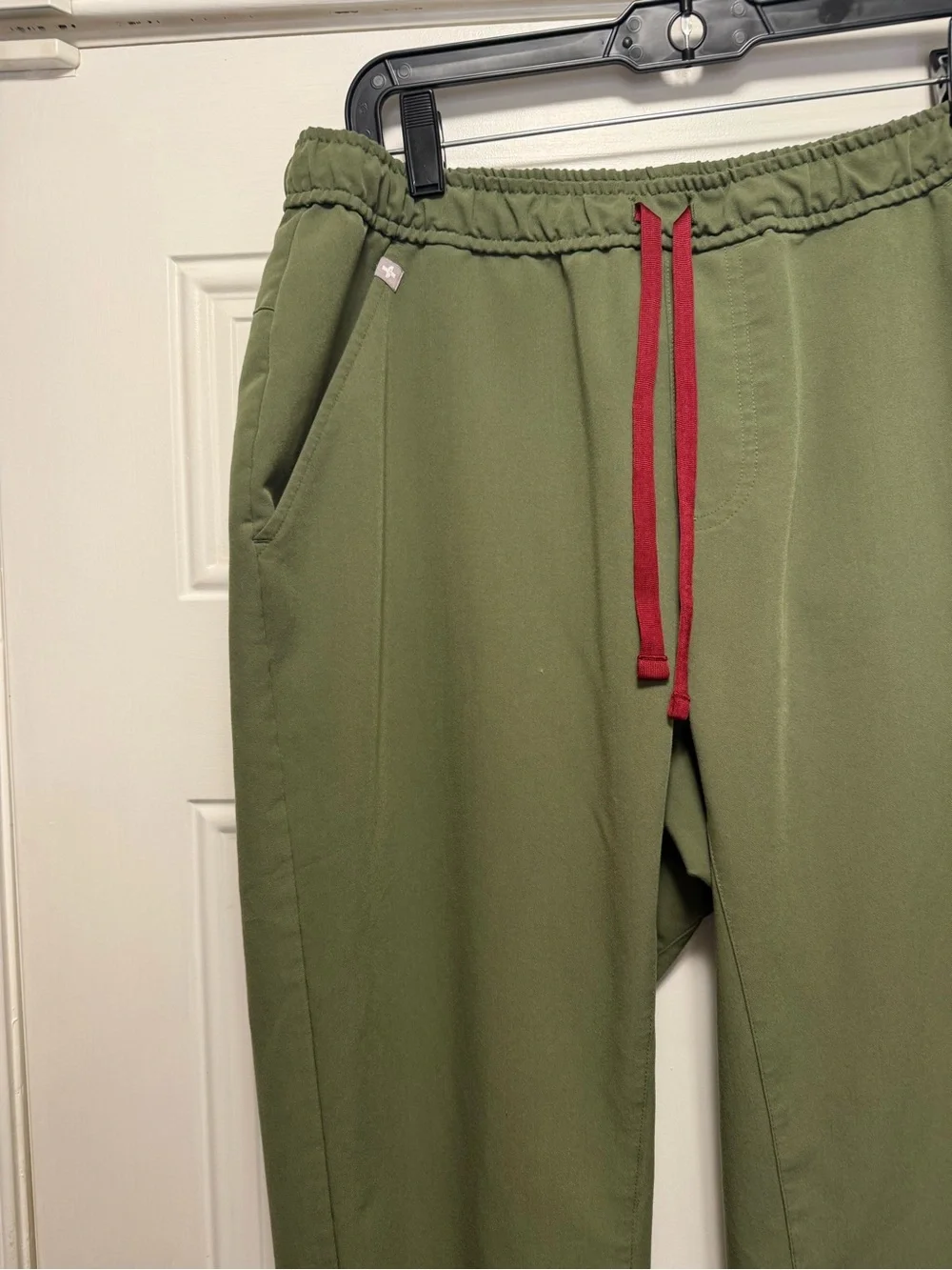Figs Men's Olive Green Jogger Pants with Red Drawstring size Large/Tall